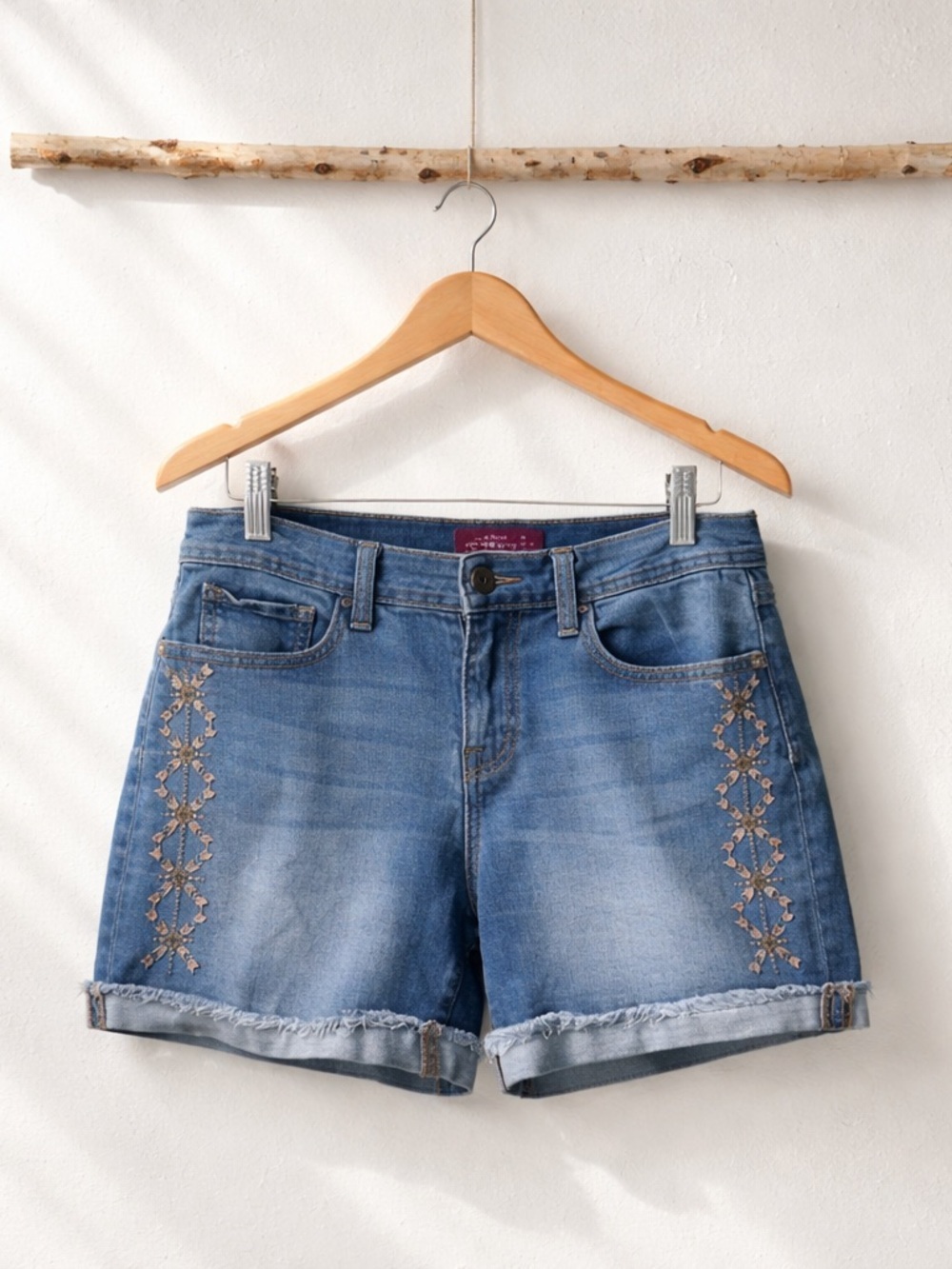 Lucky Brand Blue Embroidered Denim Shorts Waist 24 Inseam 6